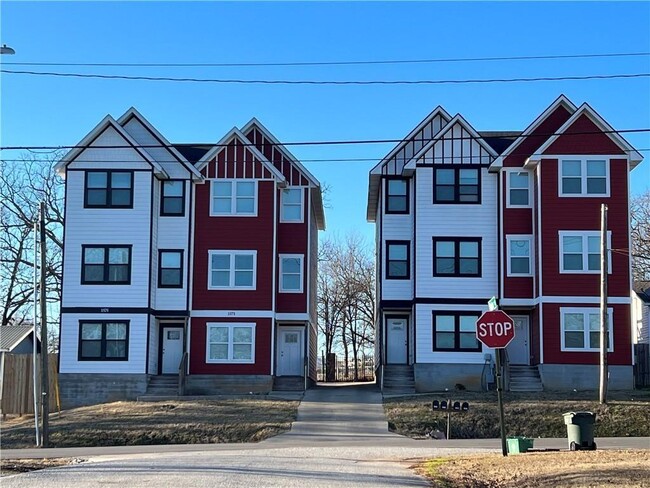 Building Photo - 1569 Brooks Ave