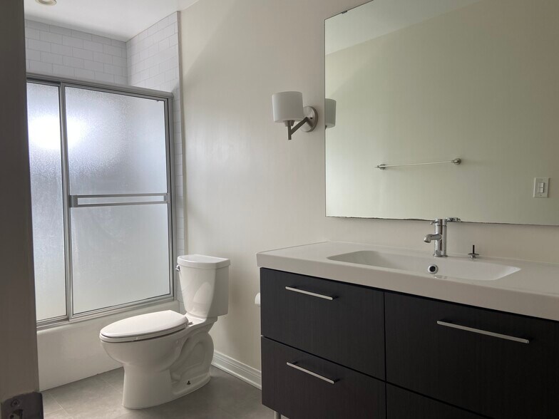 Building Photo - 2117 Carnegie Ln