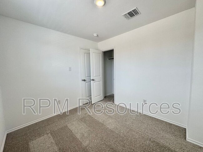 Building Photo - 14818 Razorbill Dr