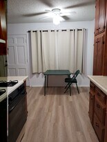 Building Photo - 150 E Lakeshore Dr