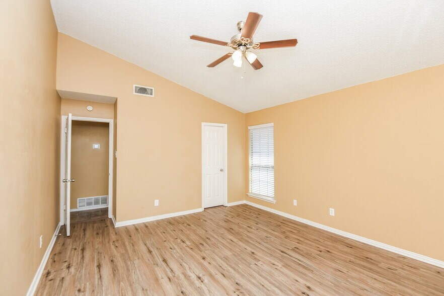 Building Photo - 2733 Forest Creek Dr