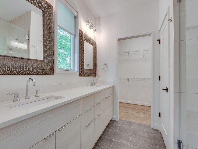 Building Photo - 520 Wabash Ave NE