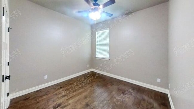 Building Photo - Super 4 bed 2 bath on the Southwest side.