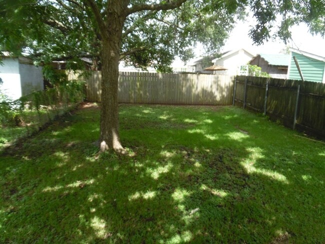Building Photo - 2 Bedroom, 1 bath home in Marrero