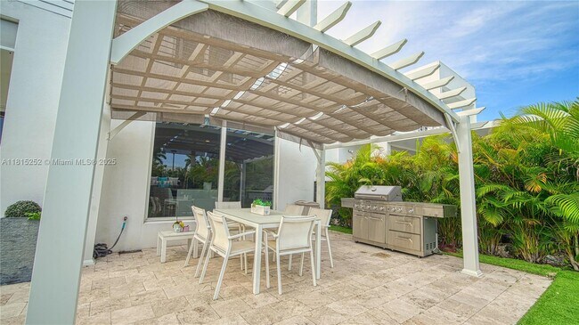 Building Photo - 10360 NW 68th Terrace