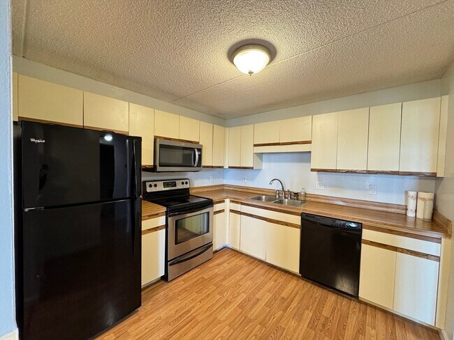 Building Photo - 200 Cove Way