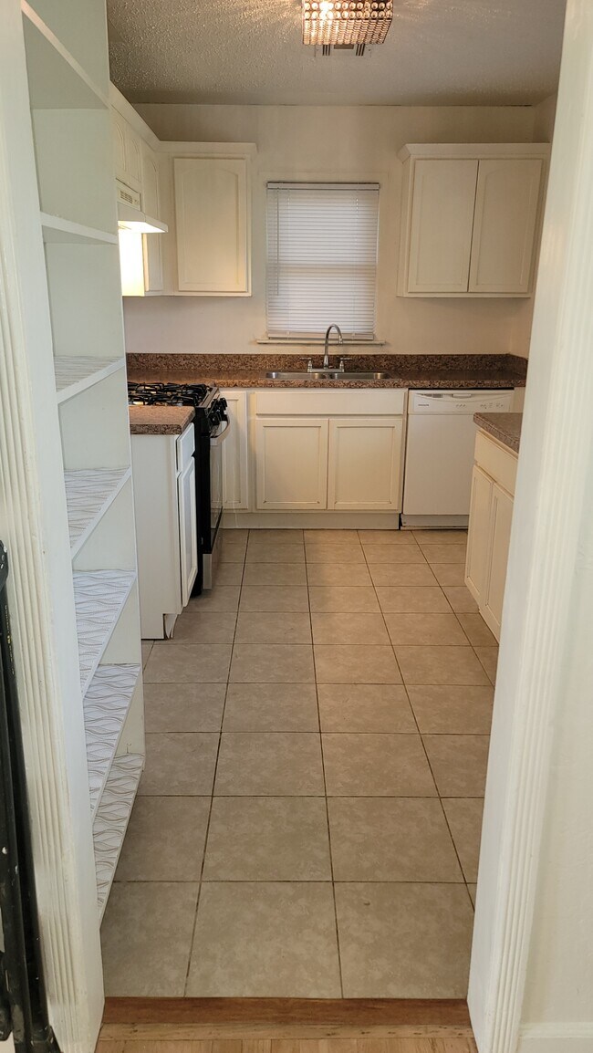 Building Photo - 5016 S Olie Pl