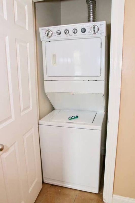 Building Photo - 3000 Lasalle St