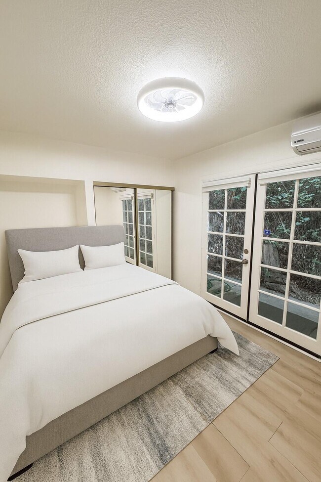 Building Photo - 502 Calle Santa Rosa S