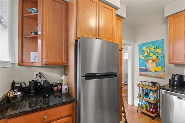 Building Photo - 1 bedroom in Chicago IL 60640