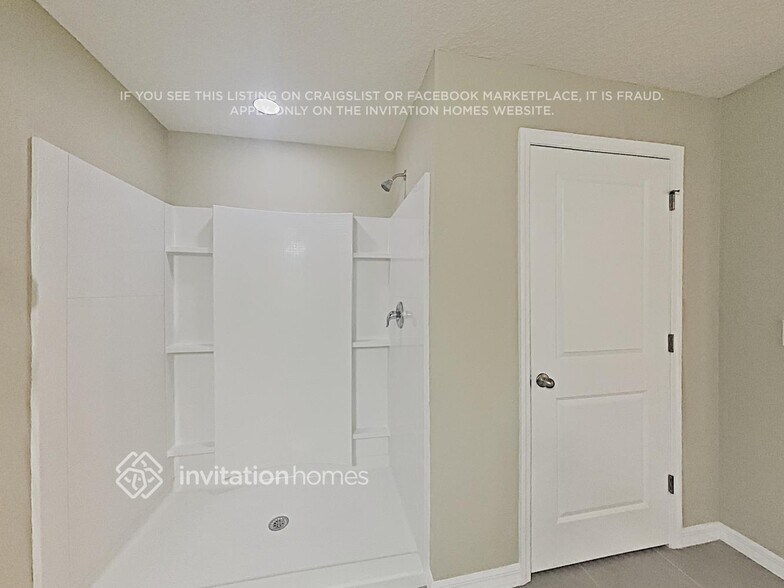Building Photo - 5004 San Palermo Dr