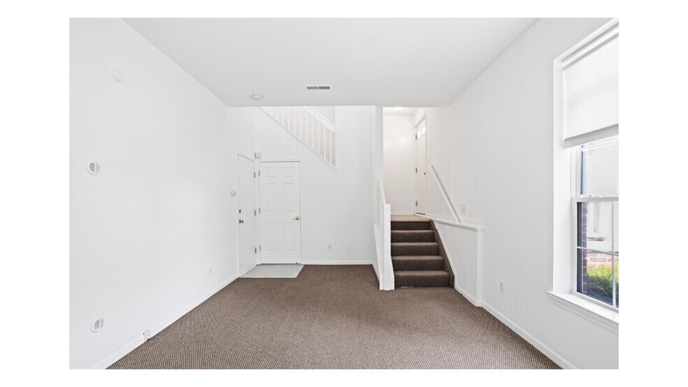 Building Photo - 880 Seville Row
