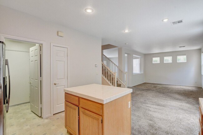 Building Photo - Beautiful 2-Story, 3-Bedroom Home in the H...