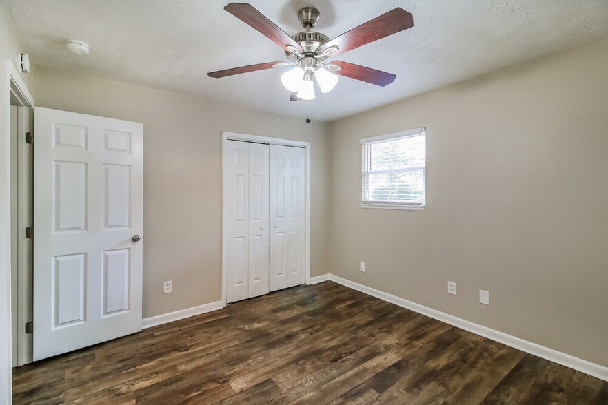 Building Photo - 694 Dixon Rd