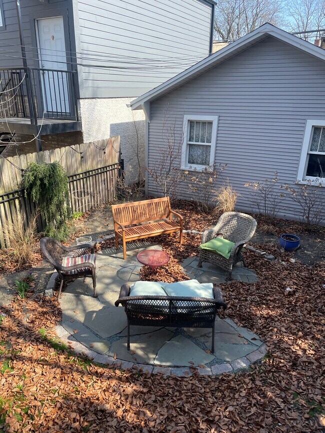 Peaceful and tranquil backyard with bluestone patio - 5735 N Washtenaw Ave