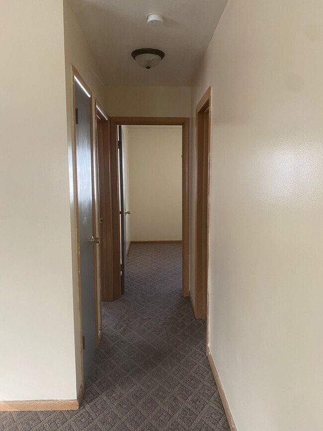 Building Photo - 730 E 12th St