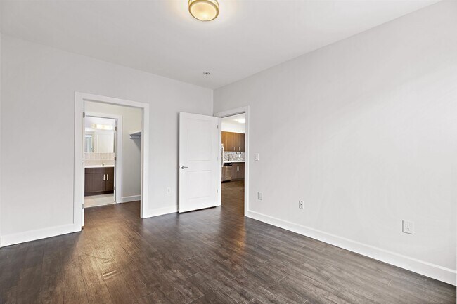 Building Photo - 510 45th St