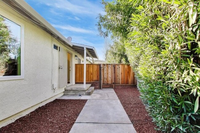 Building Photo - 451 Ruth Ct