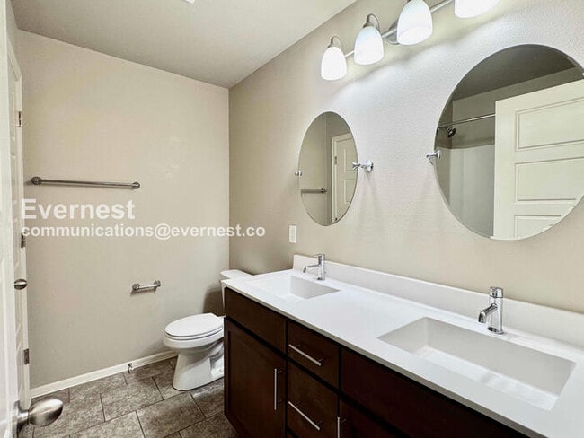 Building Photo - 3 Bed, 2 Bath Home with Garage / Pet-Friendly / Available Now!