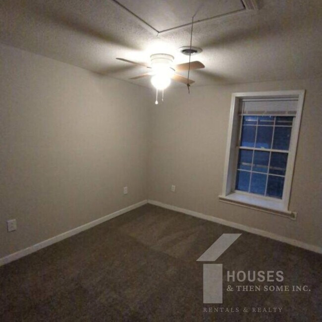 Building Photo - 443 Chastain Rd