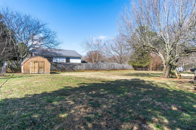 Building Photo - 110 Greenwood Cir