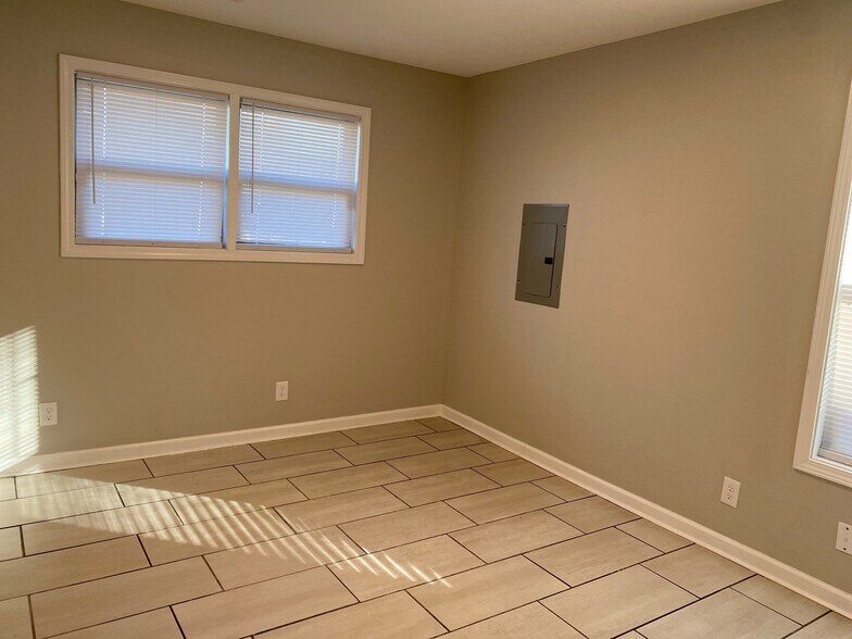 Building Photo - 77 Briarcliff Dr