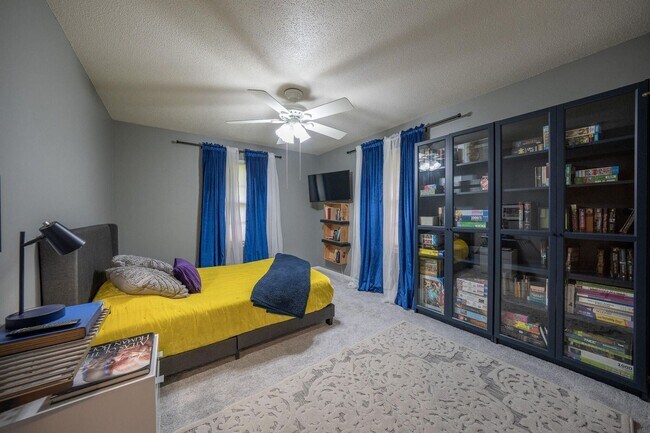 Building Photo - Charming Home in Valley View Gardens