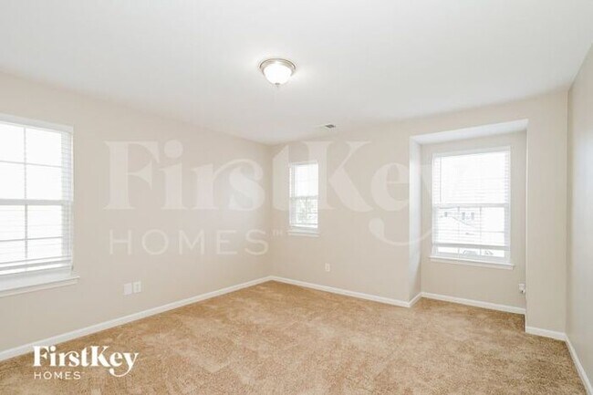 Building Photo - 163 Ranlo Ave