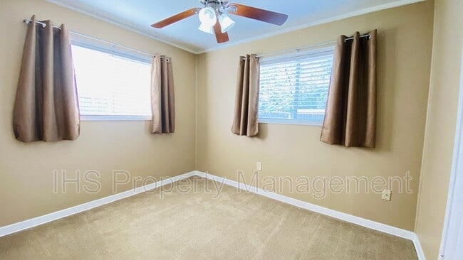 Building Photo - 502 Delafield Ave