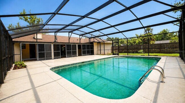 Building Photo - 35025 Raintree Dr