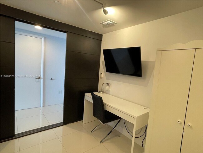 Building Photo - 475 Brickell Ave