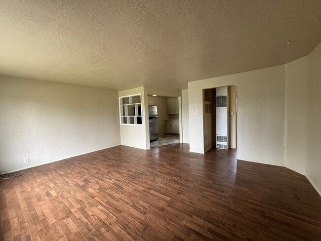 Building Photo - 2 Bedroom Home Located In SE Eugene Neighborhood