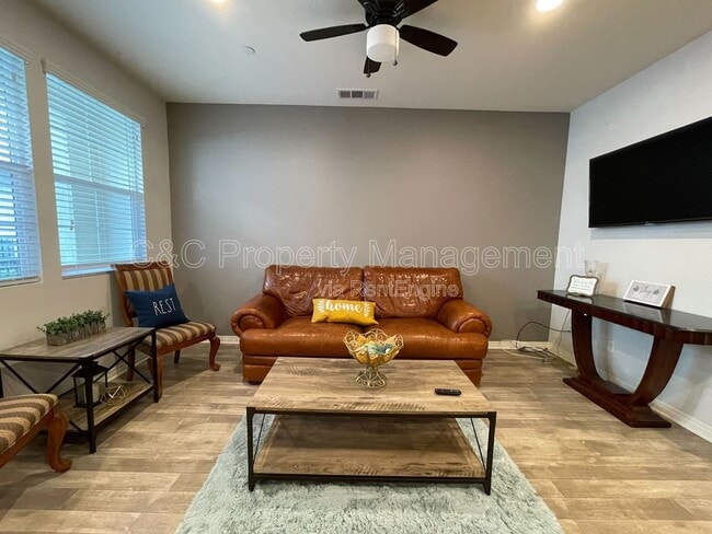 Building Photo - 40402 Calle Real