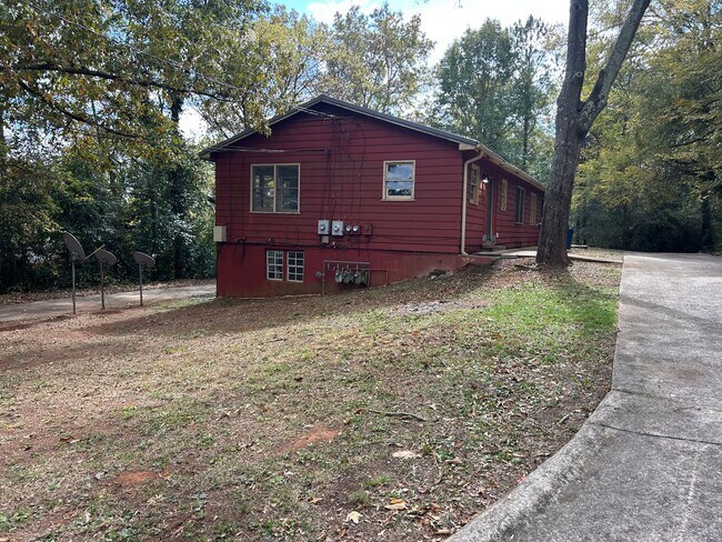 Building Photo - 5th- 308