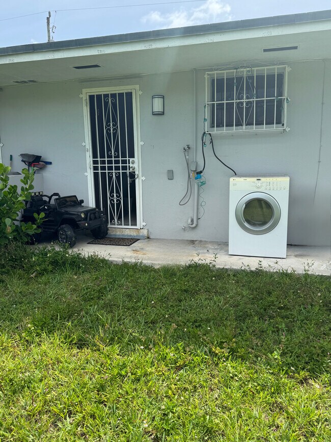 Building Photo - 17472 SW 105th Ave