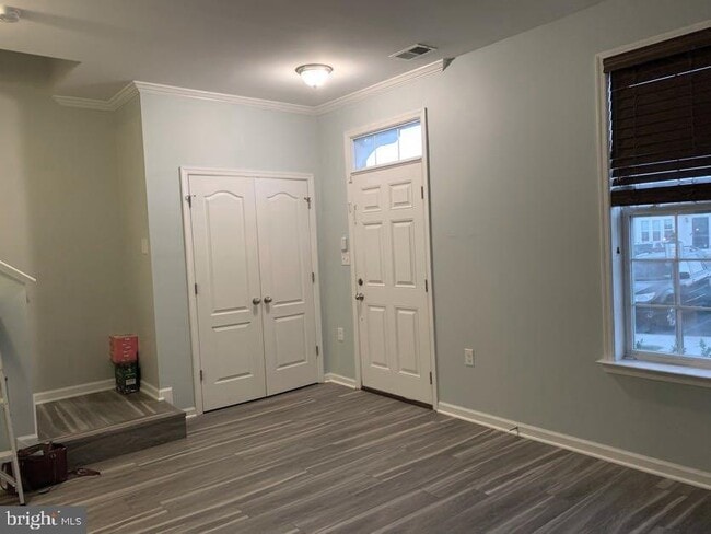 Building Photo - 11 Britania Ct