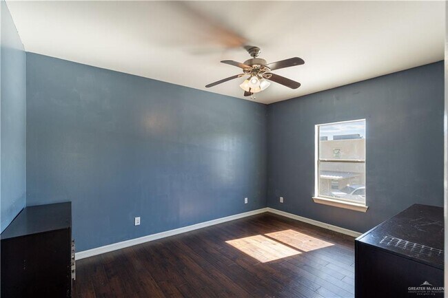 Building Photo - 1204 E Daffodil Ave