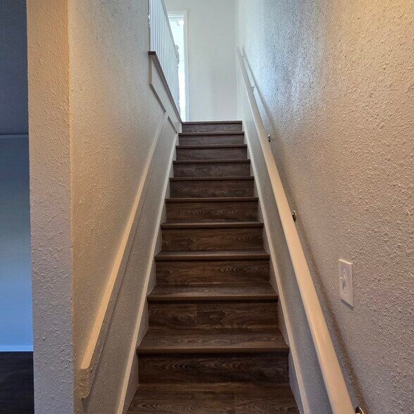 Building Photo - 1409 NW Carden Ave