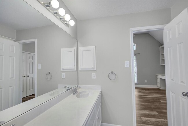 Building Photo - 66 N Thundercreek Pl