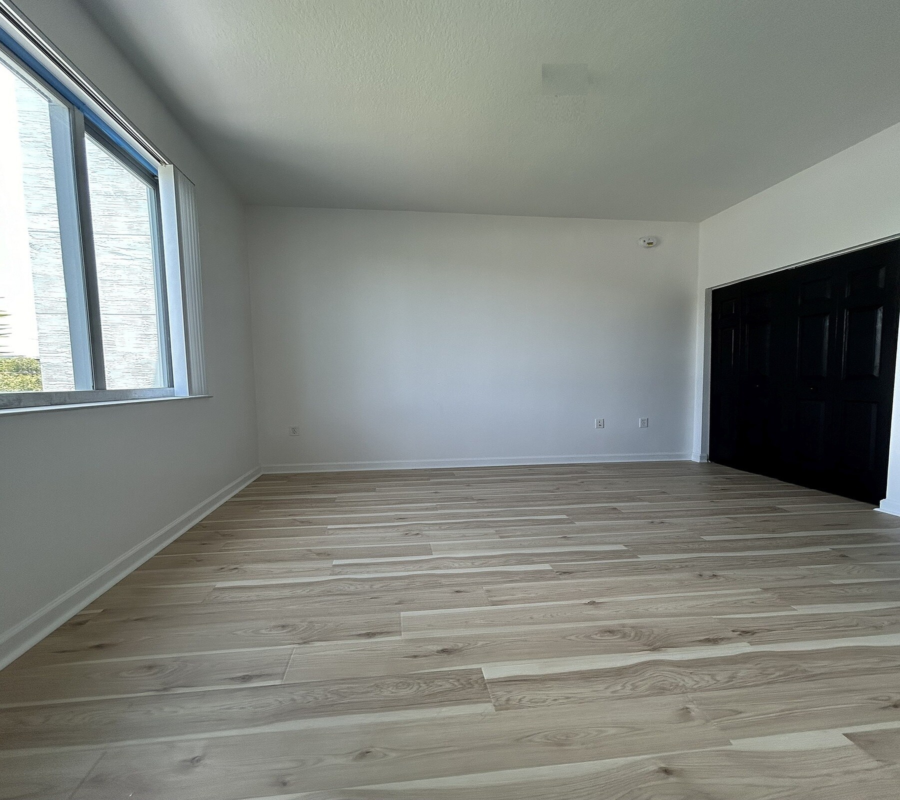 Building Photo - 2142 Van Buren St