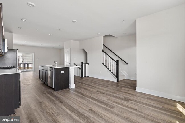 Building Photo - 5225 Manor Park Dr