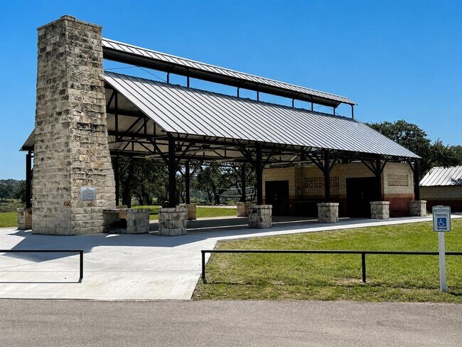 Building Photo - 365 Warbler Dr