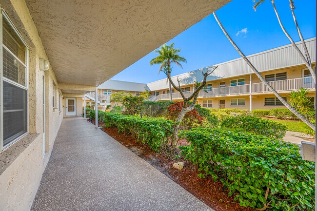 Building Photo - 10033 64th Ave N