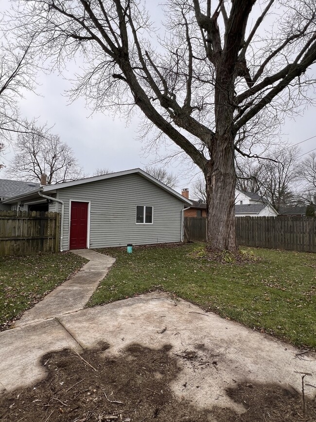 Building Photo - 1202 Reading St