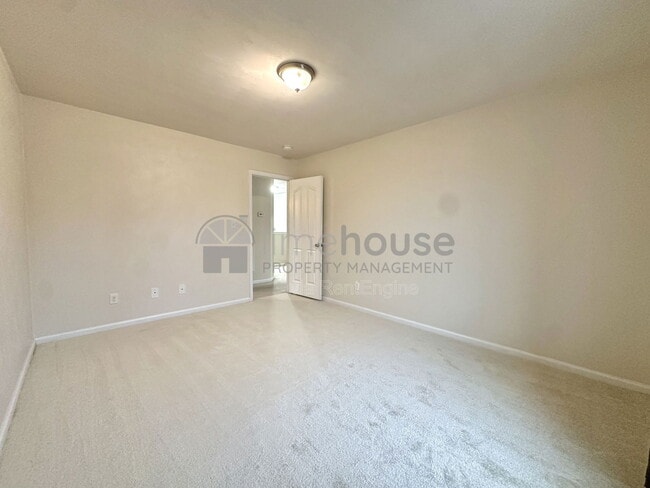 Building Photo - 4824 Kennebeck Ave