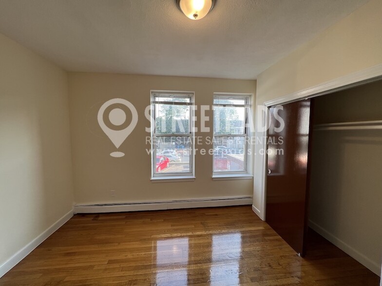 Building Photo - 172 N Beacon St