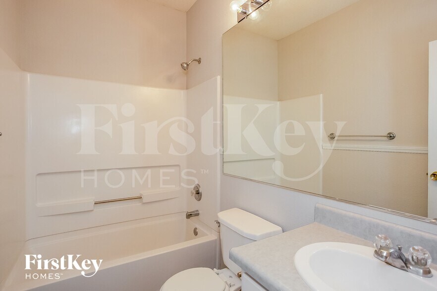 Building Photo - 15541 Outside Trail