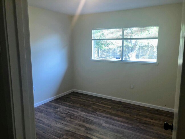 Building Photo - 7402 Oak Marsh St