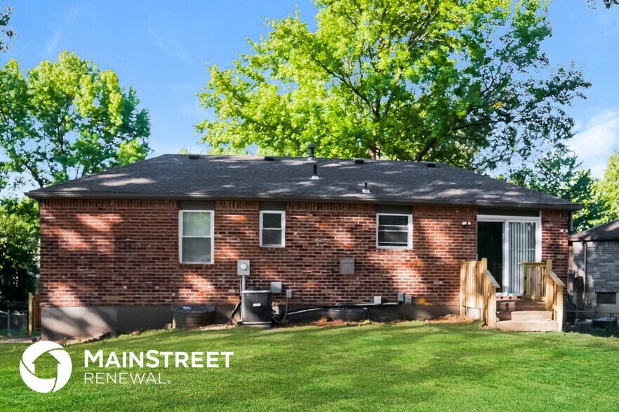 Building Photo - 816 NW Buckingham Pl