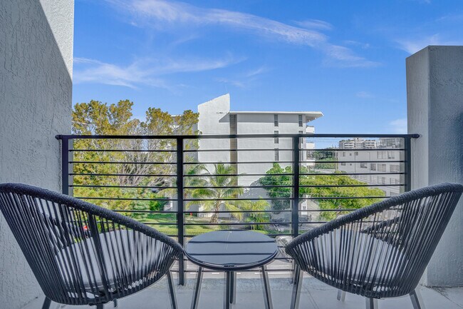 Building Photo - 9356 Bay Harbor Terrace